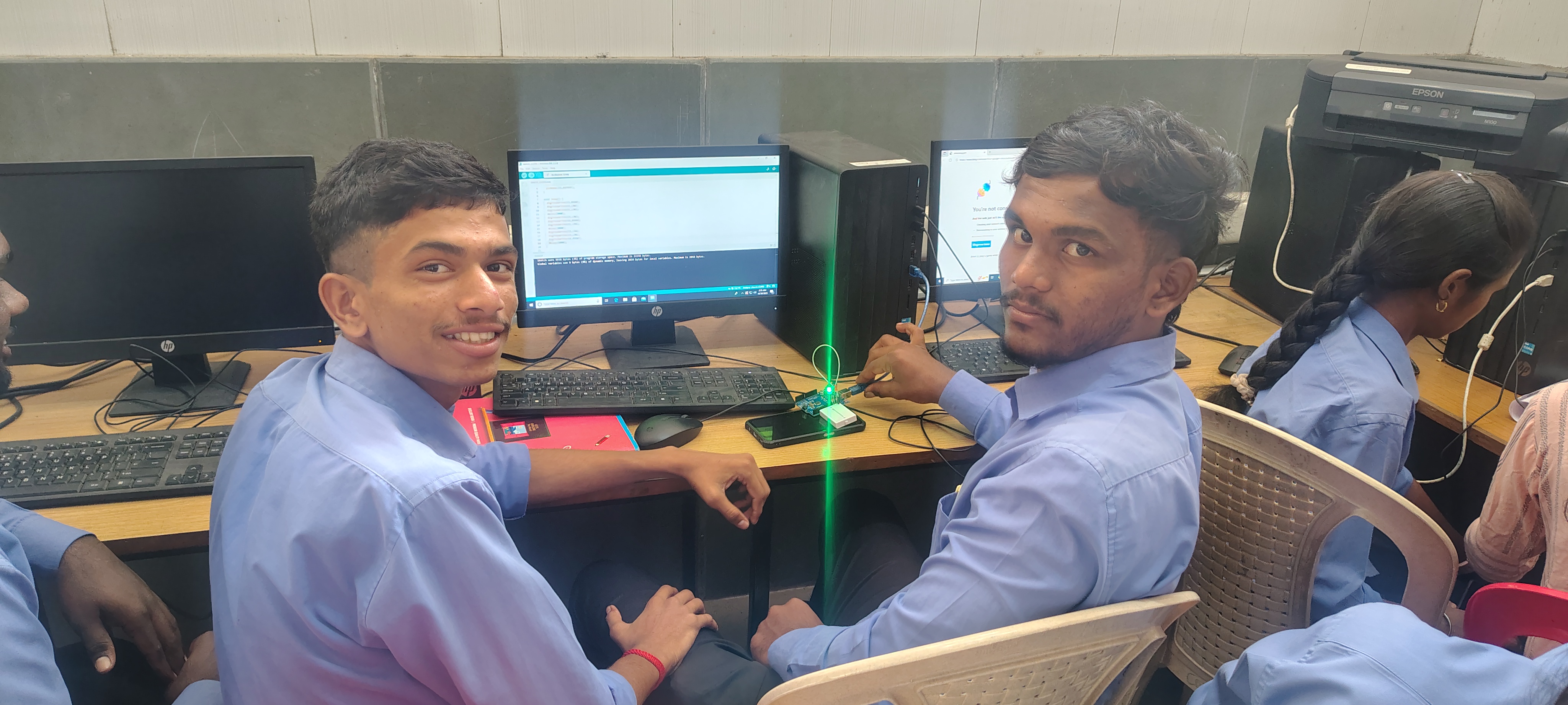Students learning Arduino and IoT at Make IoT